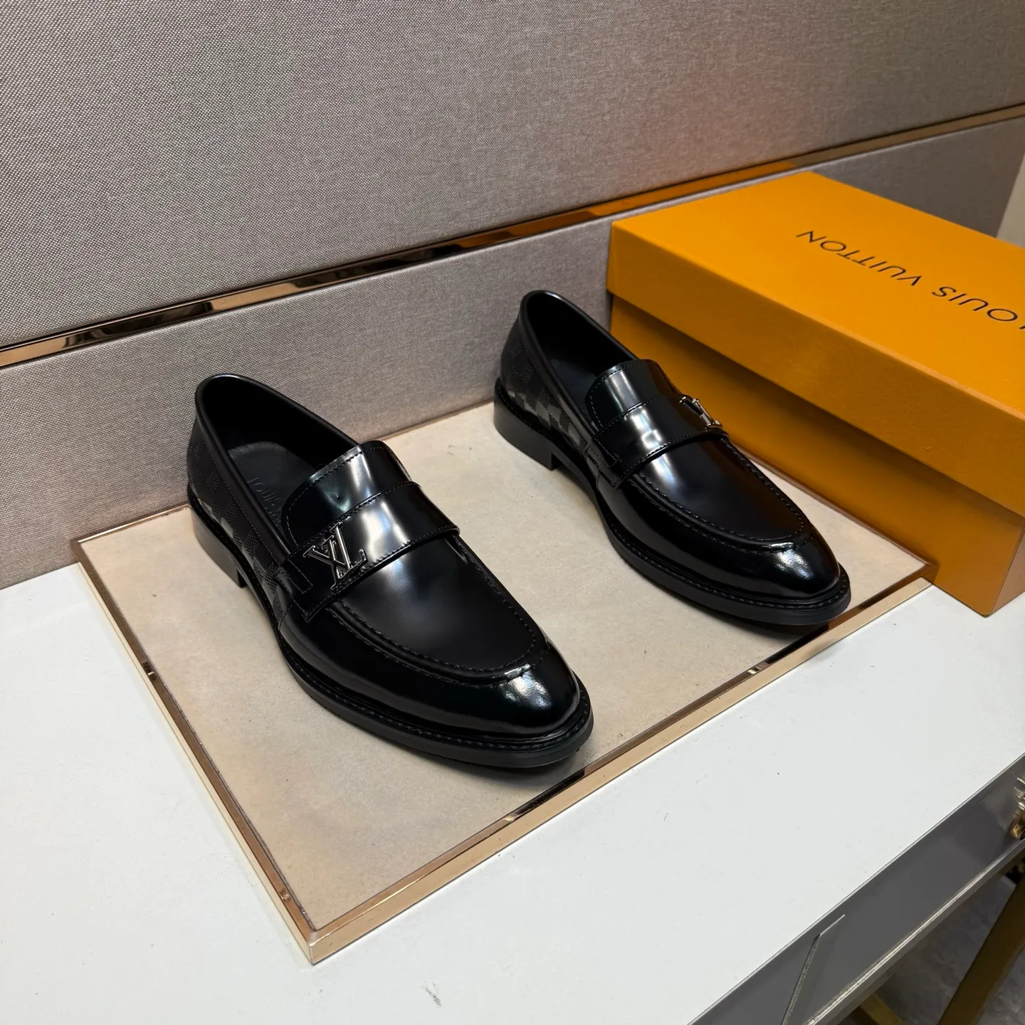 Men's men's shoes 💰pp462【LV～】Men's casual leather shoes 2025z cabinet sales simultaneously 🔶Size: 39-44#️⃣ 🔷2 colors🔜The upper is made of multi-material splicing➕Cow leather lining, comfortable and breathable, sole: original comfortable and wear-resistant outsole, ⚠️real thing📱photographed🎬real thing is better📢📢📢